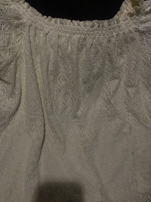 Блуза з вишивкою