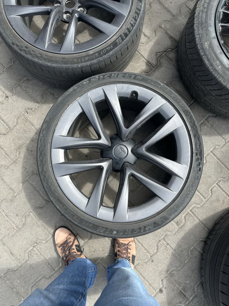 Комплект колес tesla model s