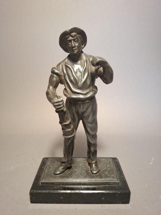 Figurka brązu górnik