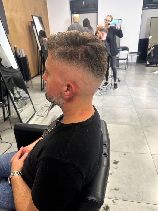 Mobilny Fryzjer Barber z dojazdem do domu Tychy - Faktura Włosa