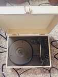 Gramofon multimedialny w stylu retro