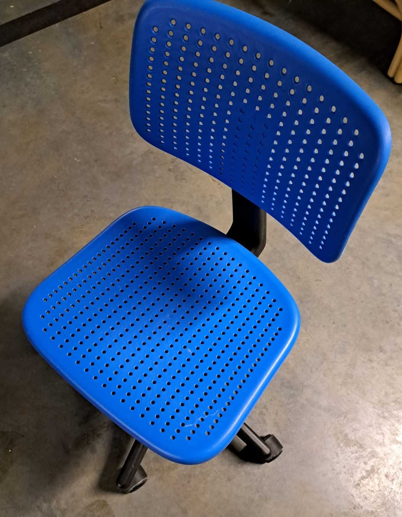 Krzesło biurowe dla dziecka, plastikowe