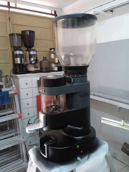 Vendo moinho de café