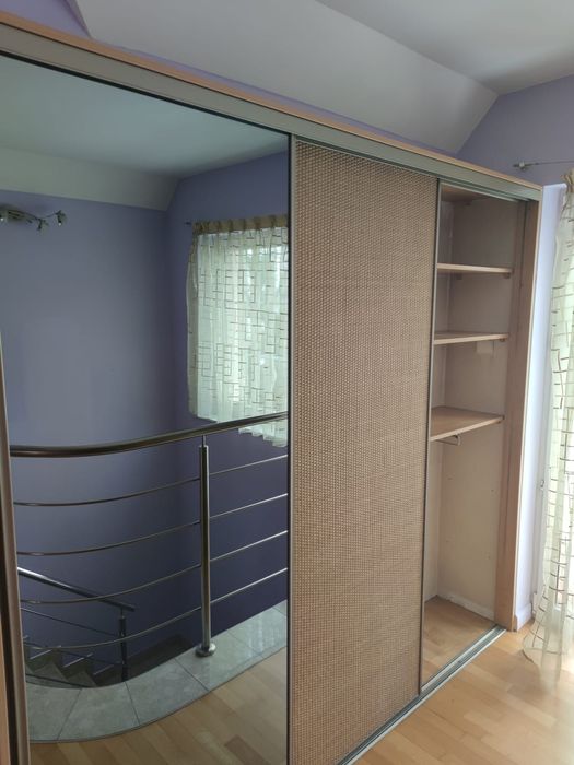 Rezerwacja Szafa ubraniowa drzwi przesuwne używana do demontażu