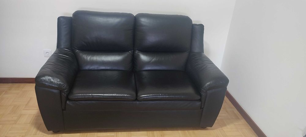 Sofá 100% pele preto, bom estado