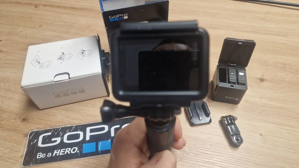GoPro Hero 7 Black 12MP + 3x bateria, kopułka do wody, selfistick