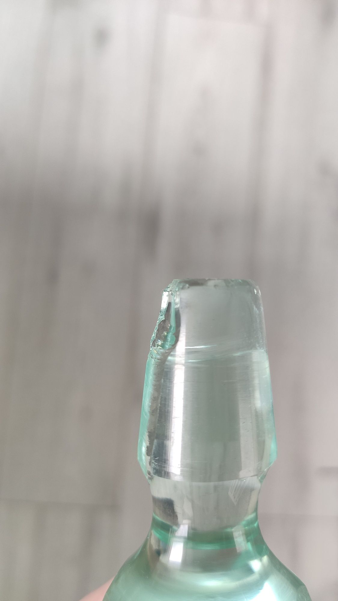 Karafka szklana z korkiem