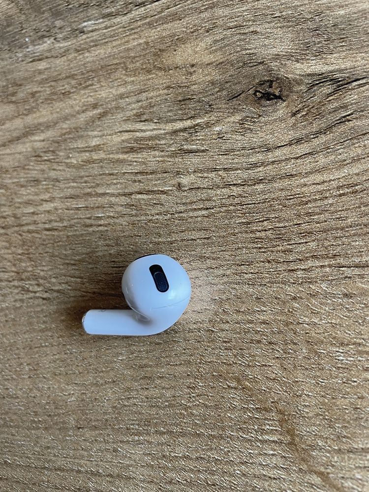 Air pods pro - lewa skuchawka trzeszczy