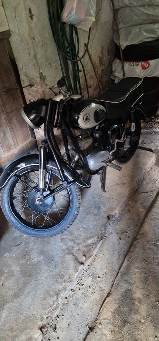 SHL 175 Z dokumentami