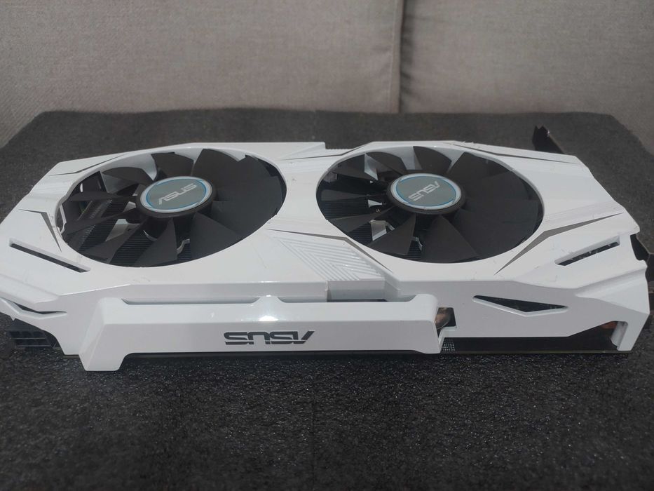 Placa gráfica ASUS Dual GTX 1060 3GB