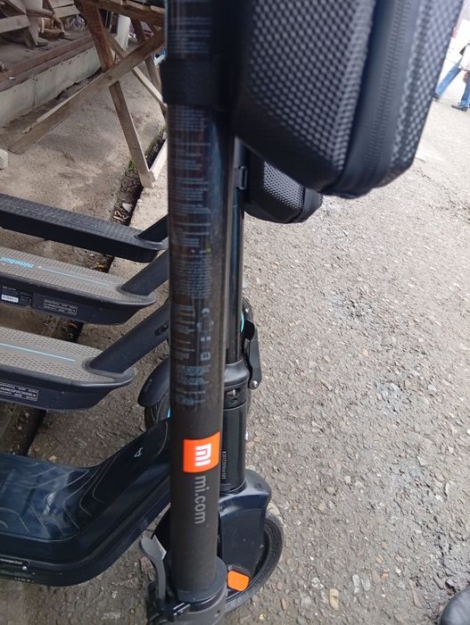 Ксіомі 4 про ,електросамокат