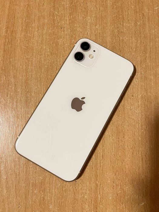 Продам айфон 11, білого кольору на 64ГБ! У хорошому стані !