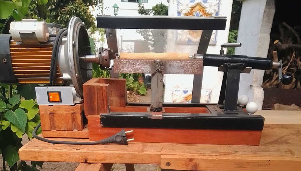Mini torno para tornear madeira