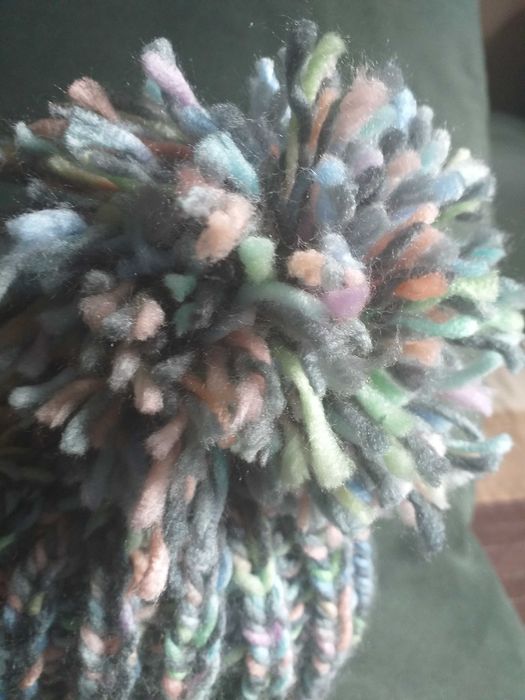 Czapka Nowa z pomponem