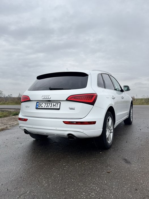 Продам Audi Q5 2015 року.