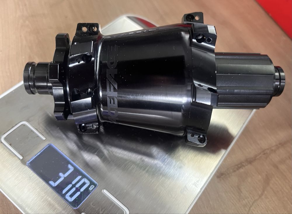 Piasta tylna Race Face Vault 424 hub mtb Shimano HG micro 28 dt swiss