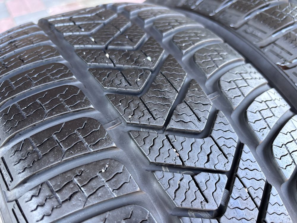 Dwie Pirelli Sottozero 3 225/55 R17 XL 2022 rok 6,5mm Zimowe