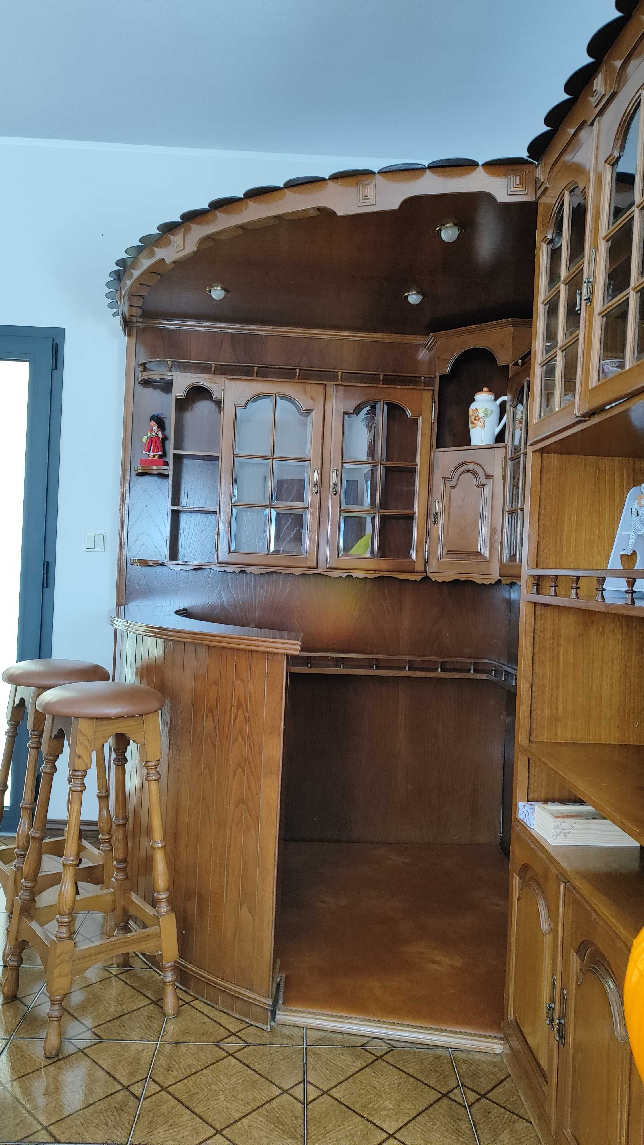 Bar sala com bancos