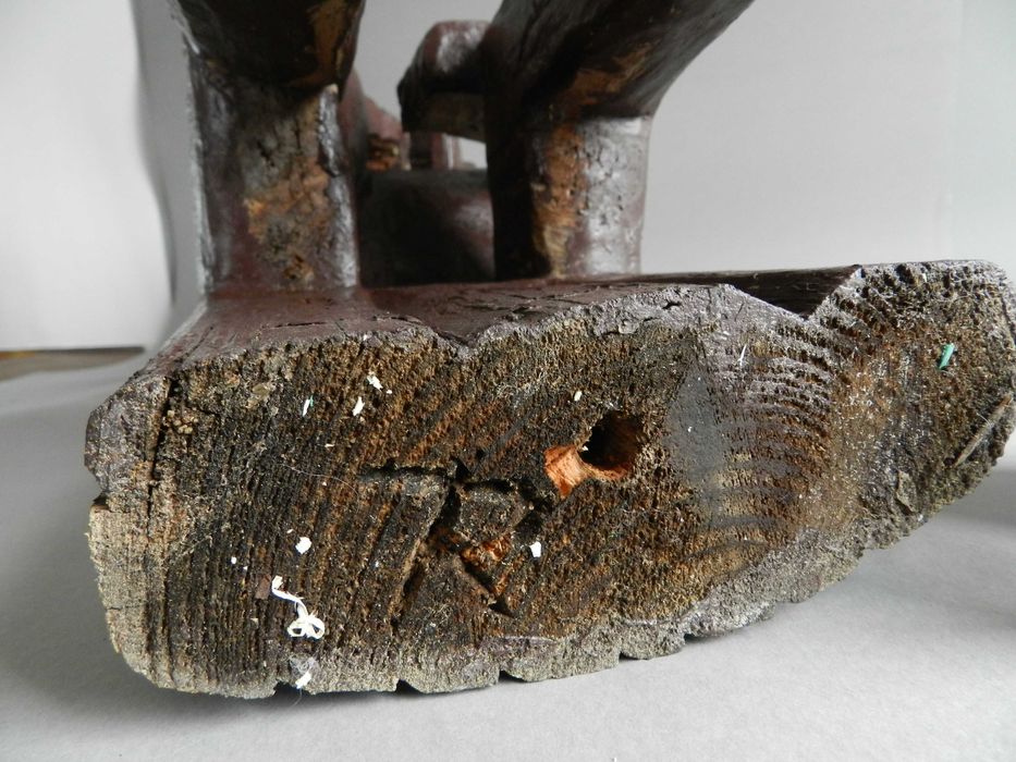 duża drewniana figura Chrystus Frasobliwy do kapliczki , sygnowany,