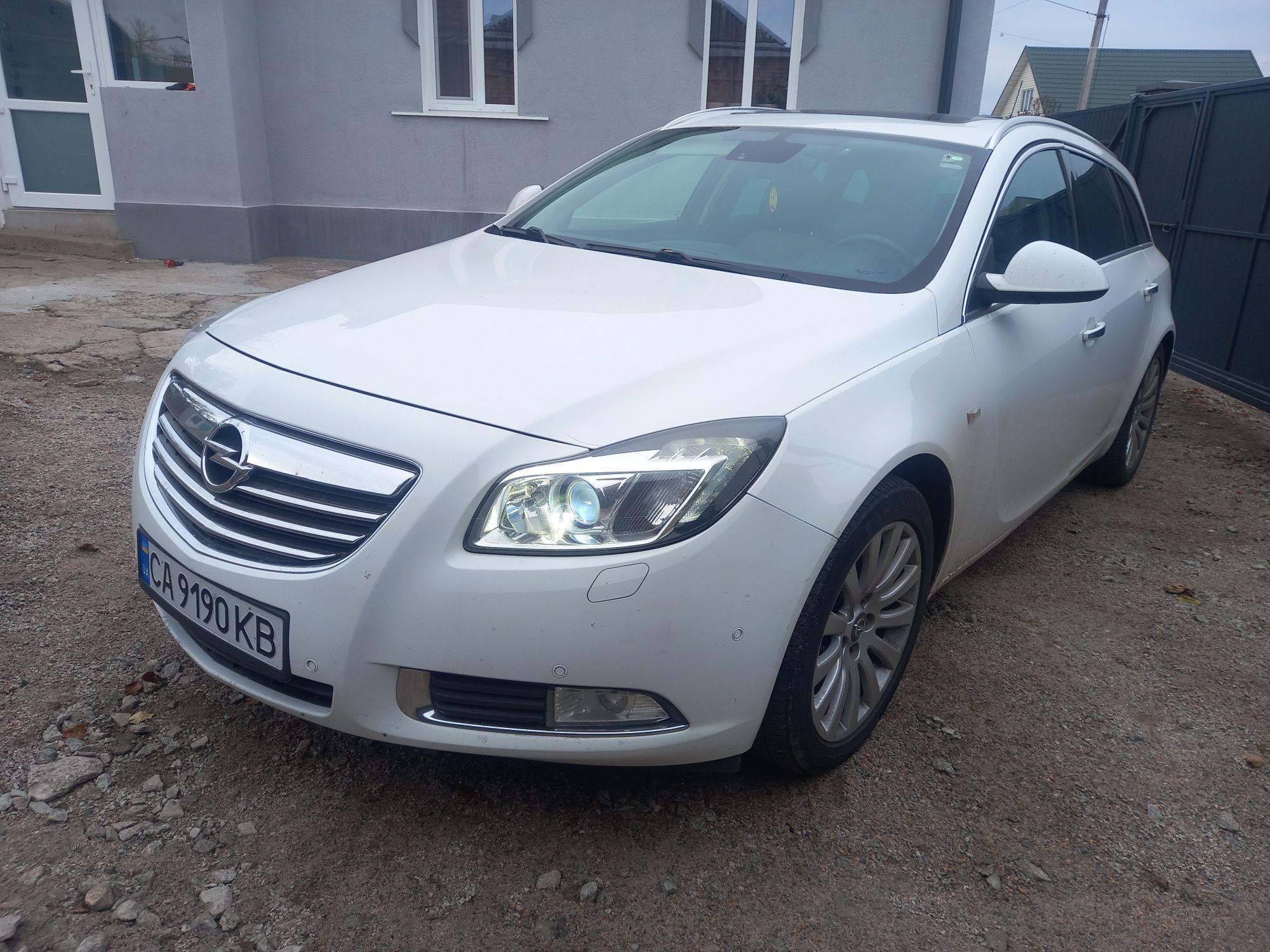 Продам Opel Insignia 2010 року