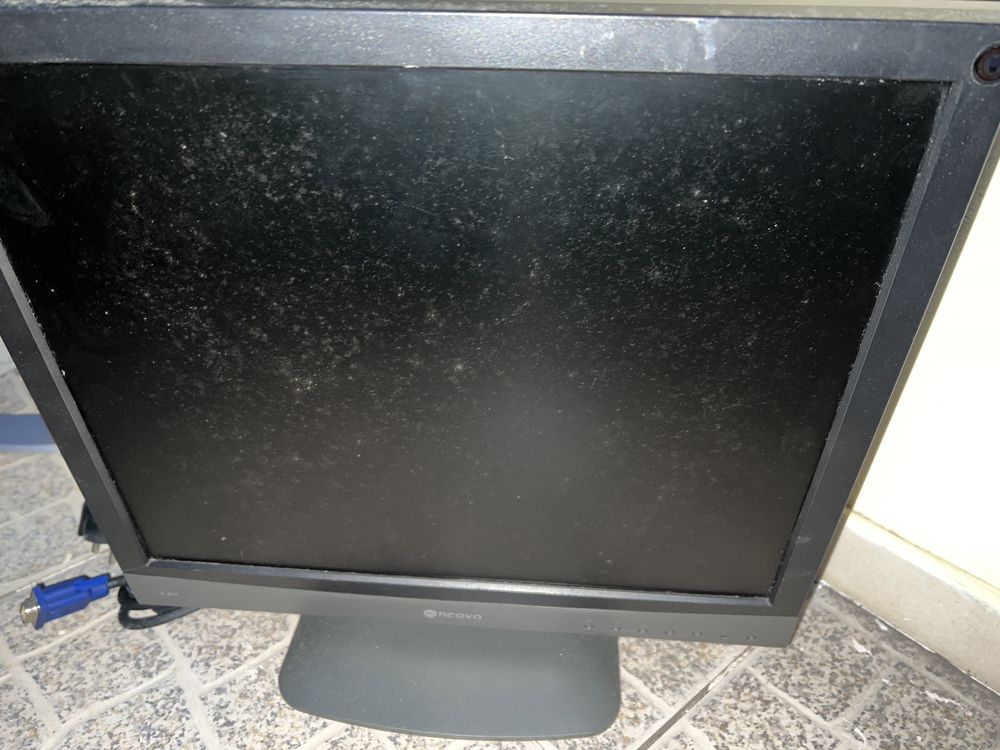 Vende-se monitores de computador vários