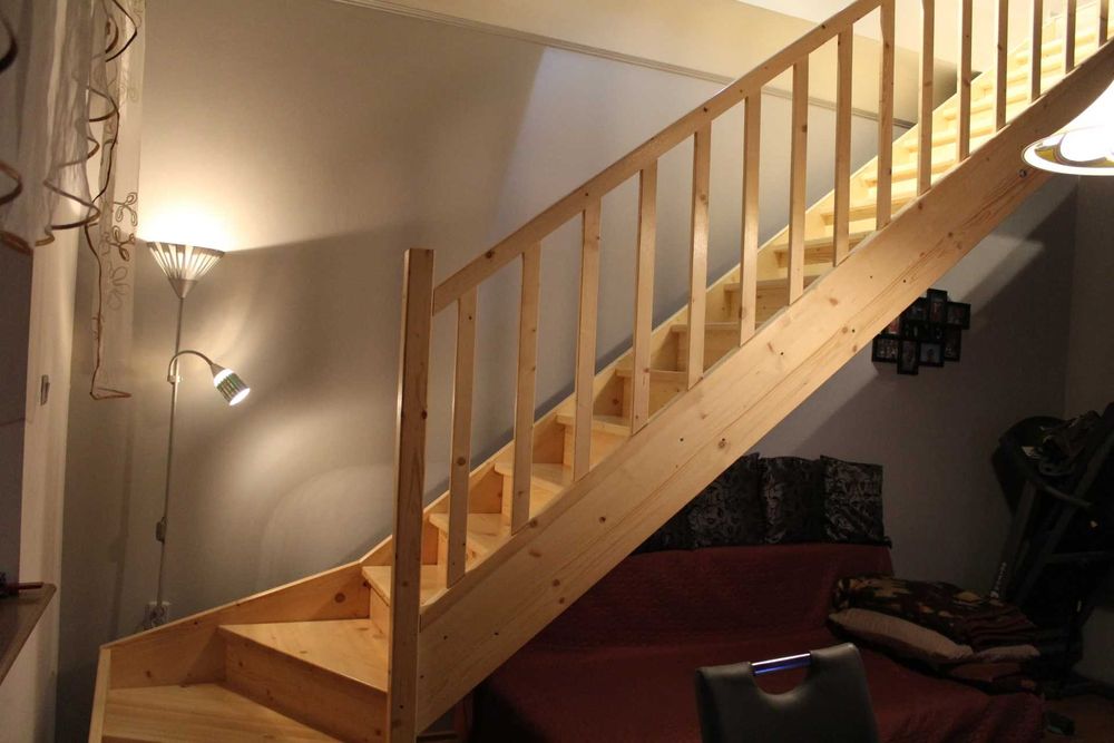 Solidne schody świerkowe