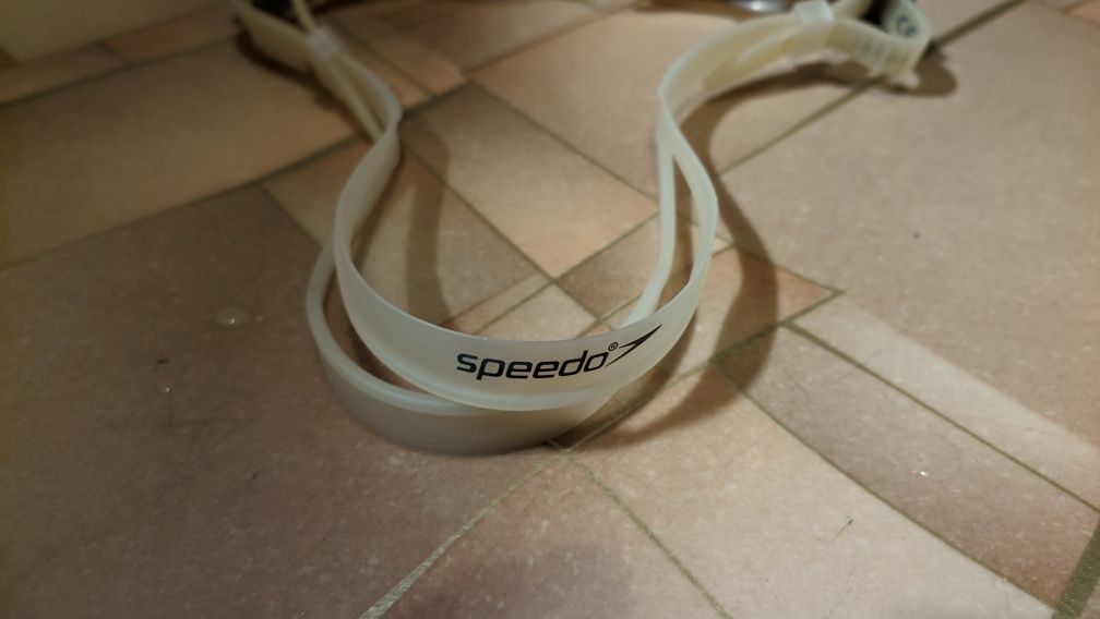 Продам 2х очков для плавания Speedo