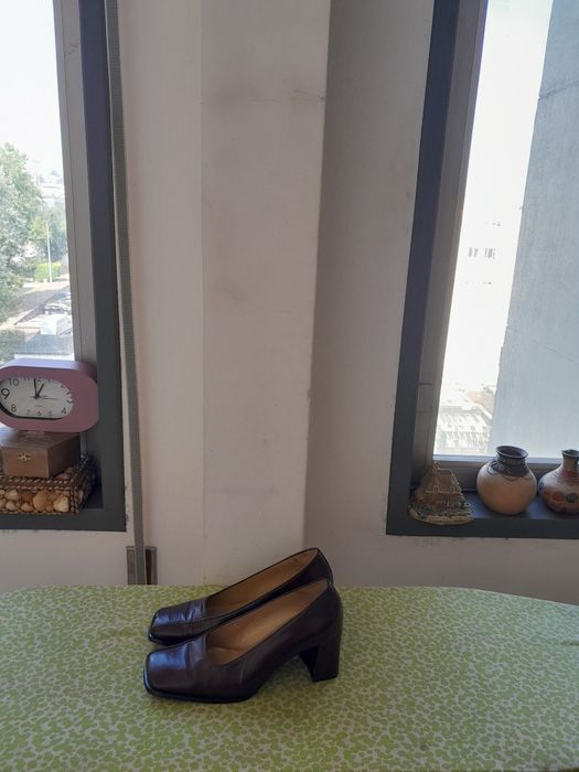 Vendo Sapatos de Senhora muito bonitos como novos