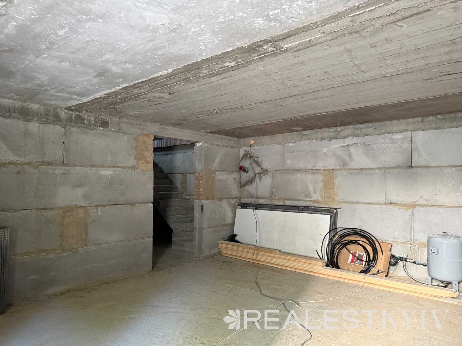 Новий будинок з газом, укриттям та виходом в мальовничий ліс, Гореничі
