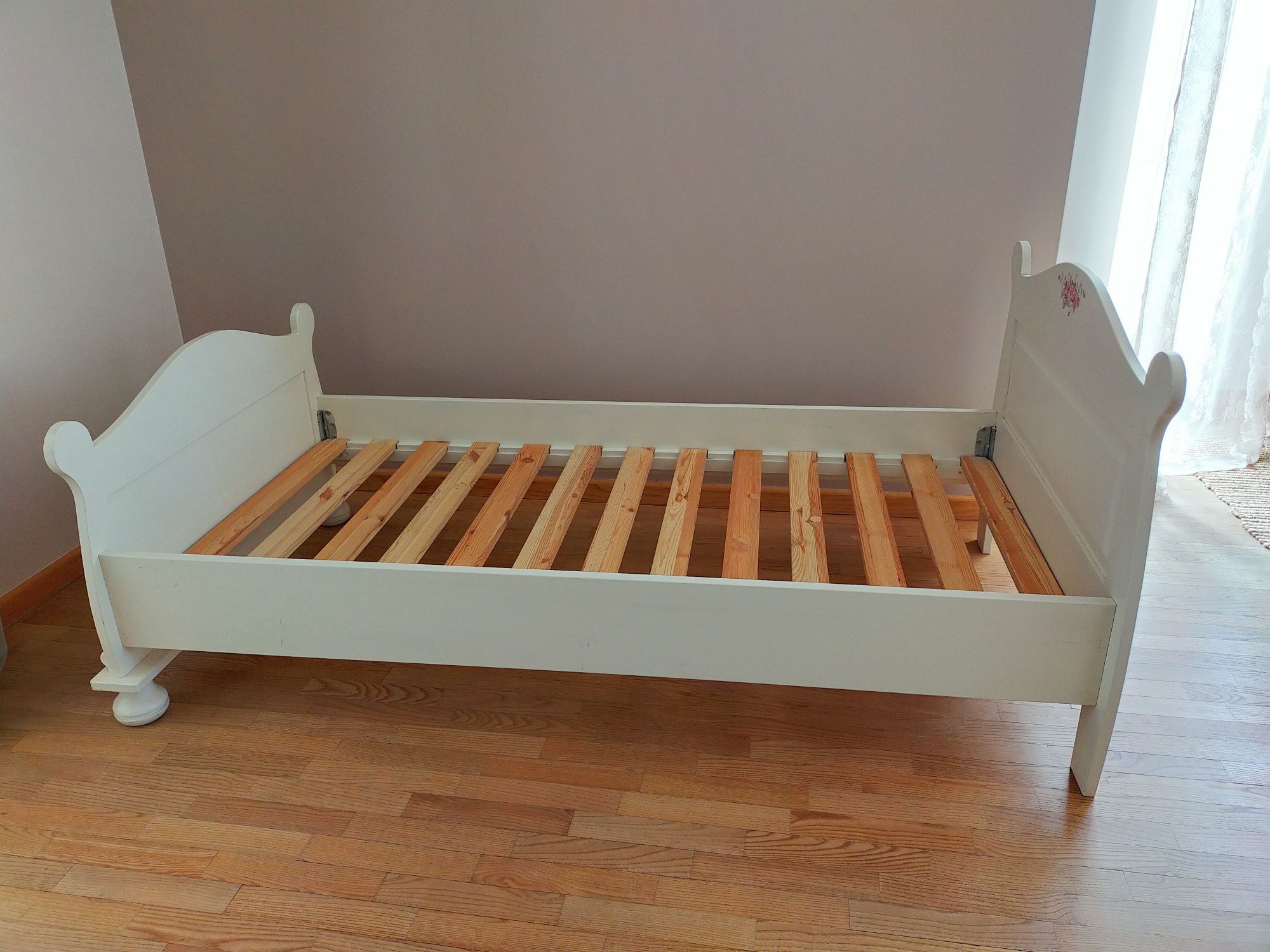 Łóżko dziecięce. Długość materaca 90 x 180