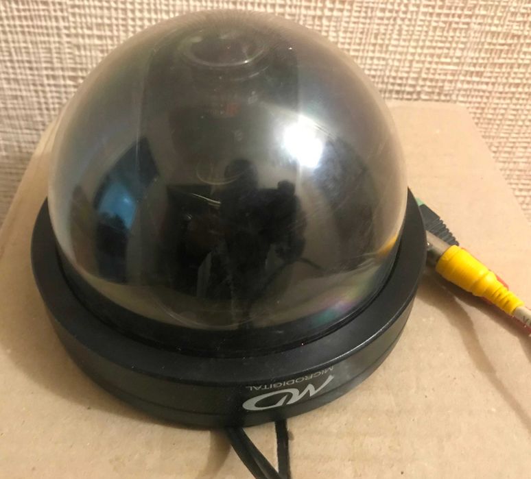 Камера відеоспостереження аналогова потолочна високої якості