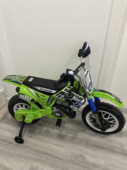 Moto infantil como nova