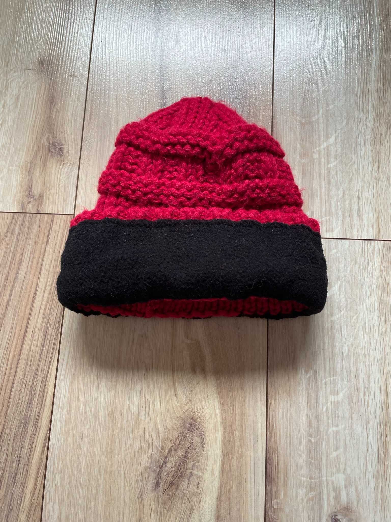 Damska czerwona czapka
