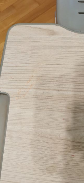 Regulowane biurko dziecięce fun desk z krzesłem.