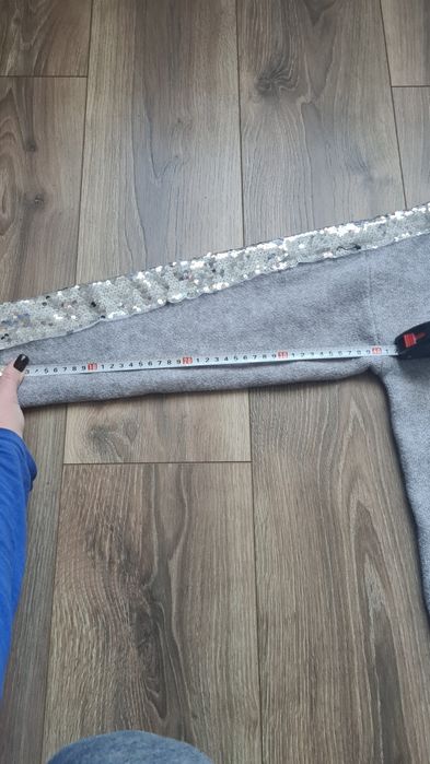 Sweter z cekinami- jak nowy
