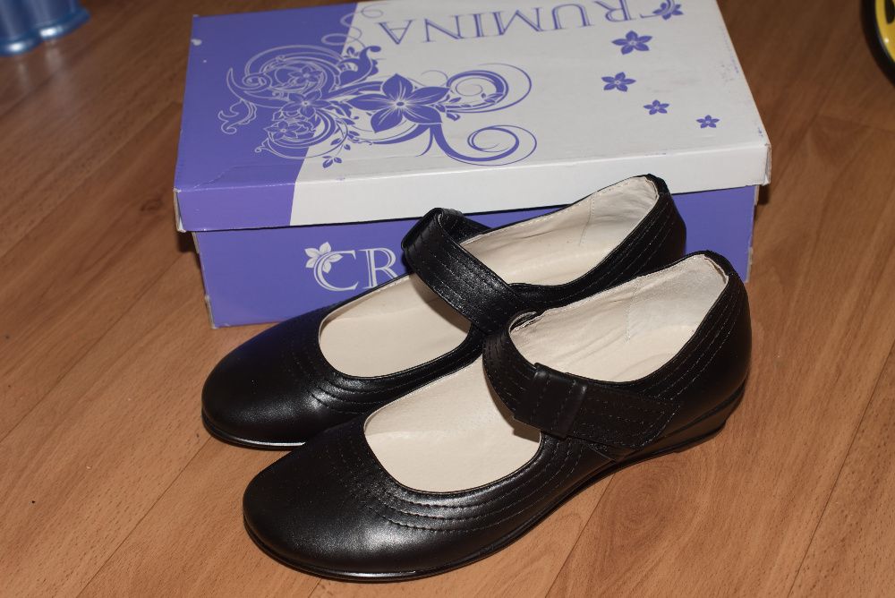 Красивые новые туфли с перепонкой, натуральная кожа Crumina, 39