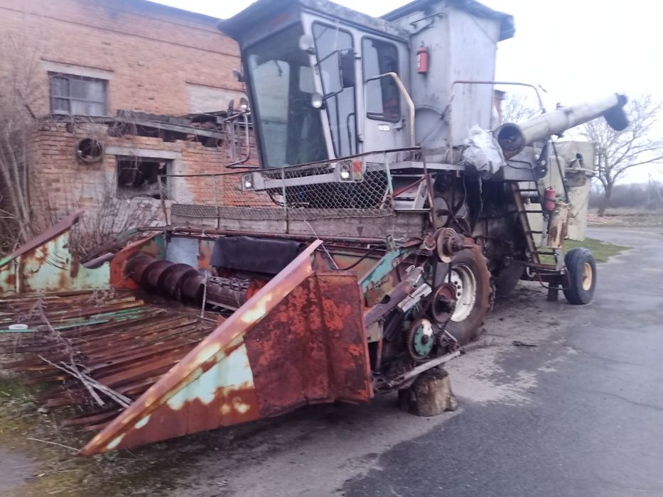 Комбайн продам з жаткою