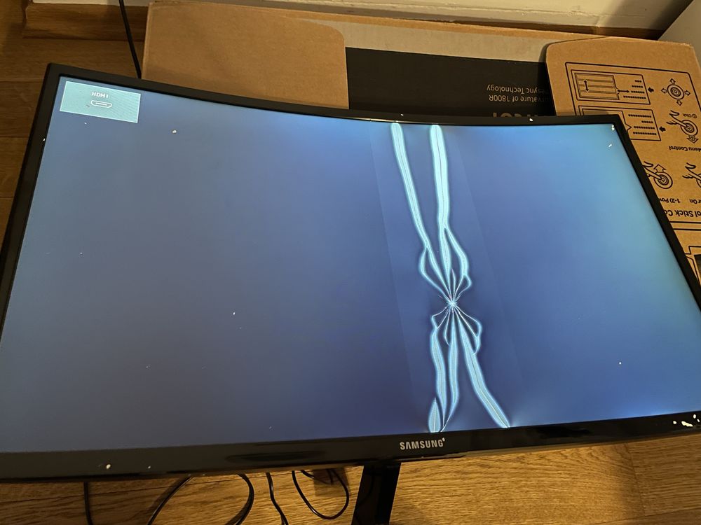 Uszkodzony monitor Samsung Curved 27” C27F398FWU z akcesoriami