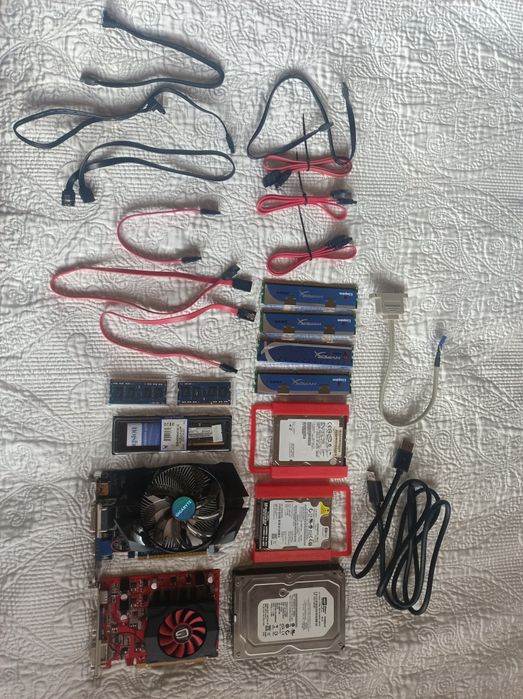 Karty graficzne, pamięć RAM DDR, dyski HDD, kable głośniczki