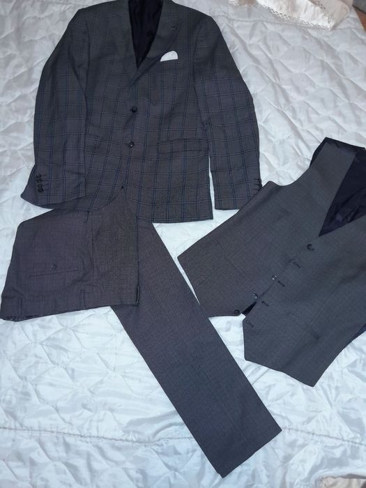 Чоловічий костюм Delmont.