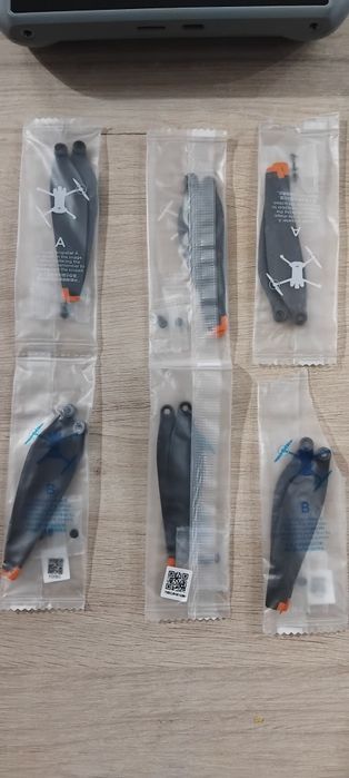 DJI Mini 4 Pro Combo Original–Controle com Tela, Baterias e Acessórios