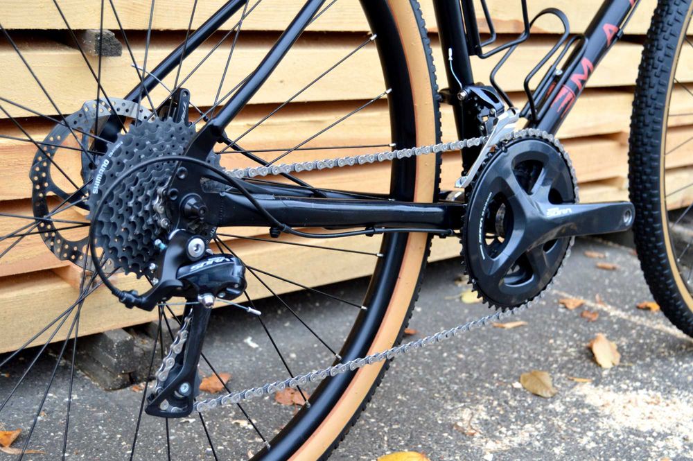 KOMFORTOWY Marin Four Corners L stalowy gravel 3X9 wyprawowy FAKTURA