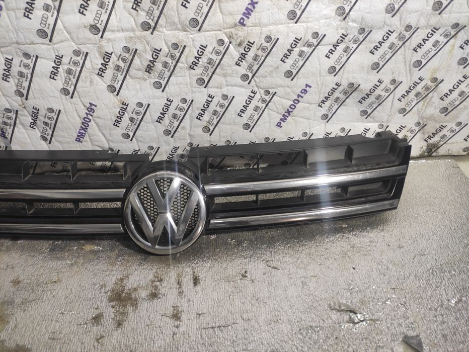 Решітка ришотка центральна Туарег таурег Touareg Tuareg NF Volkswagen
