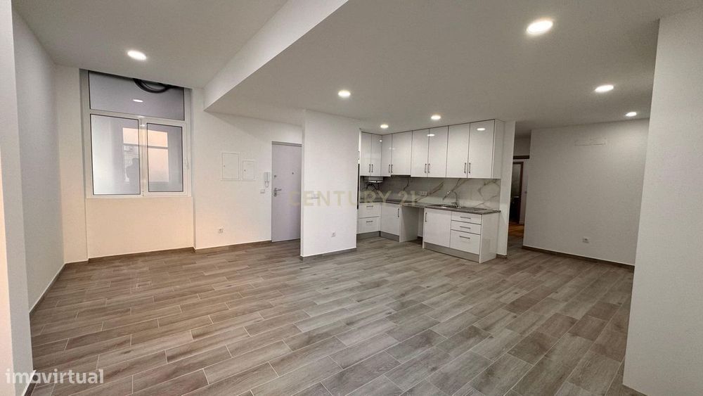 T2 com suíte, Sacavém. Excelente oportunidade!