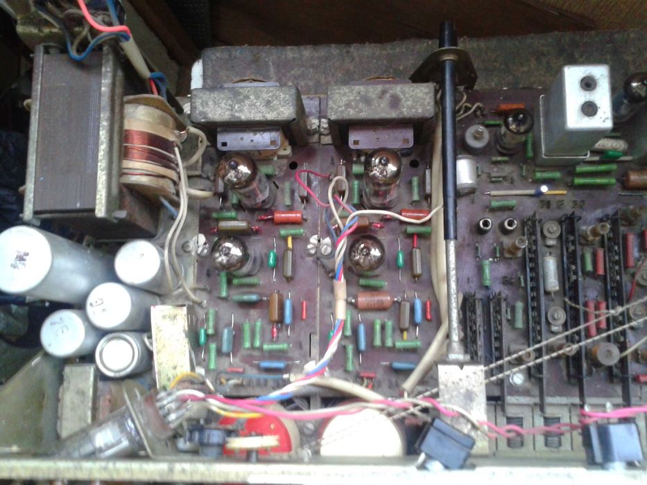 Радіола лампова  "Рігонда - Стерео" з акустикою.