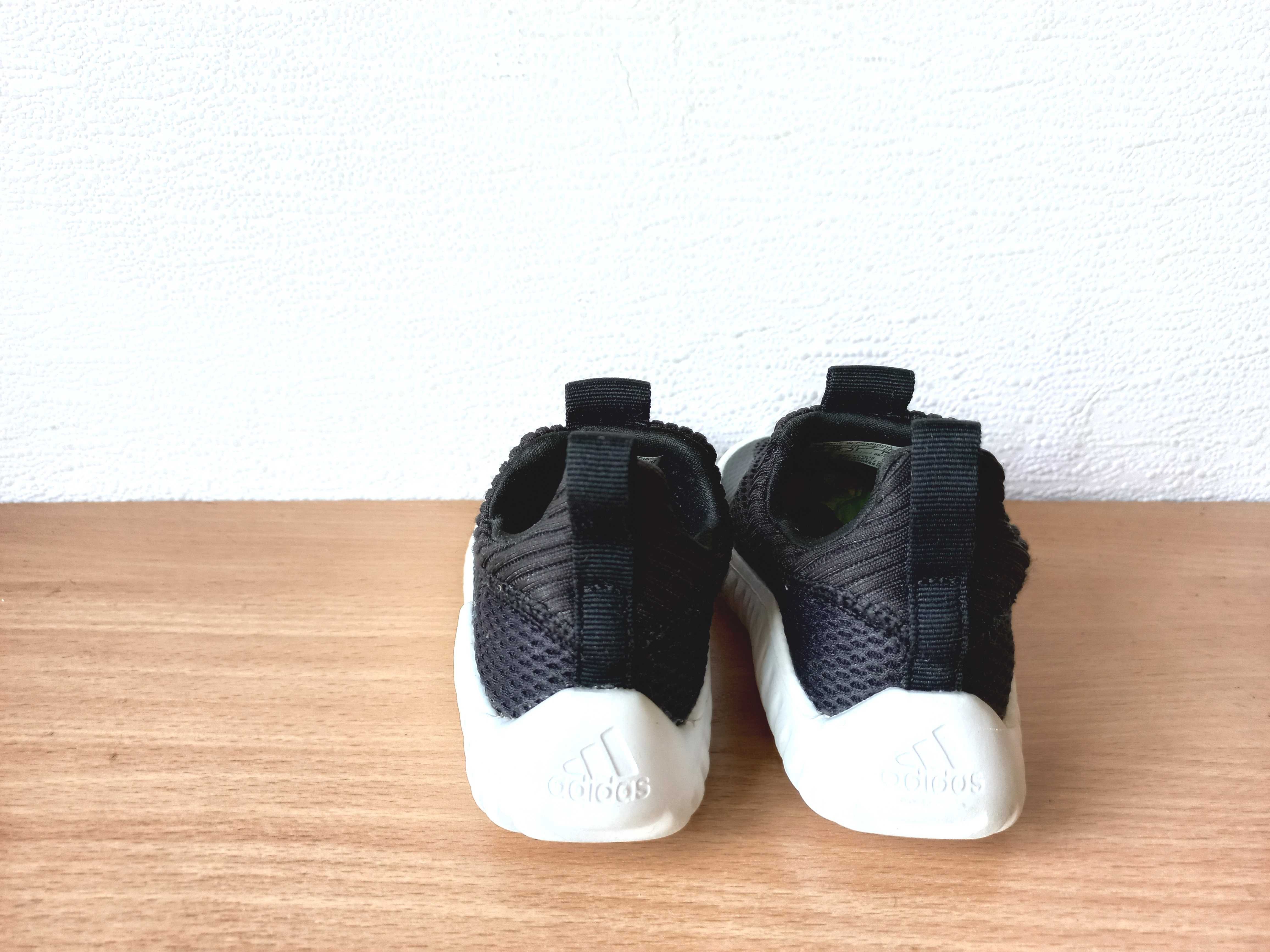 Стильні кросівки Adidas RapidaZen 21 р. устілка 13,3 см