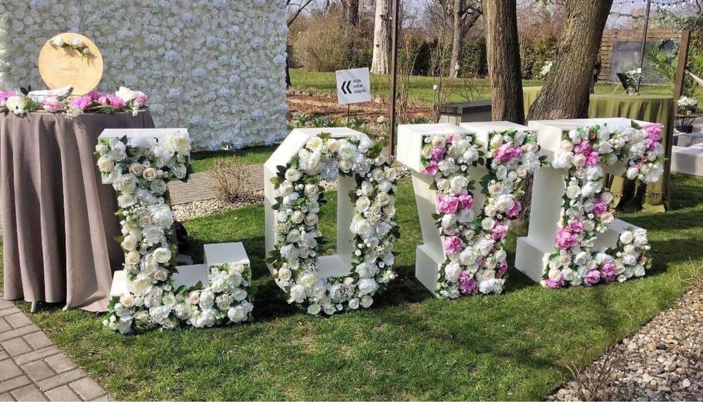 Napis LOVE na wesele