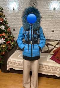 Пуховик голубого цвета с натуральным мехом на девочку 10-12лет