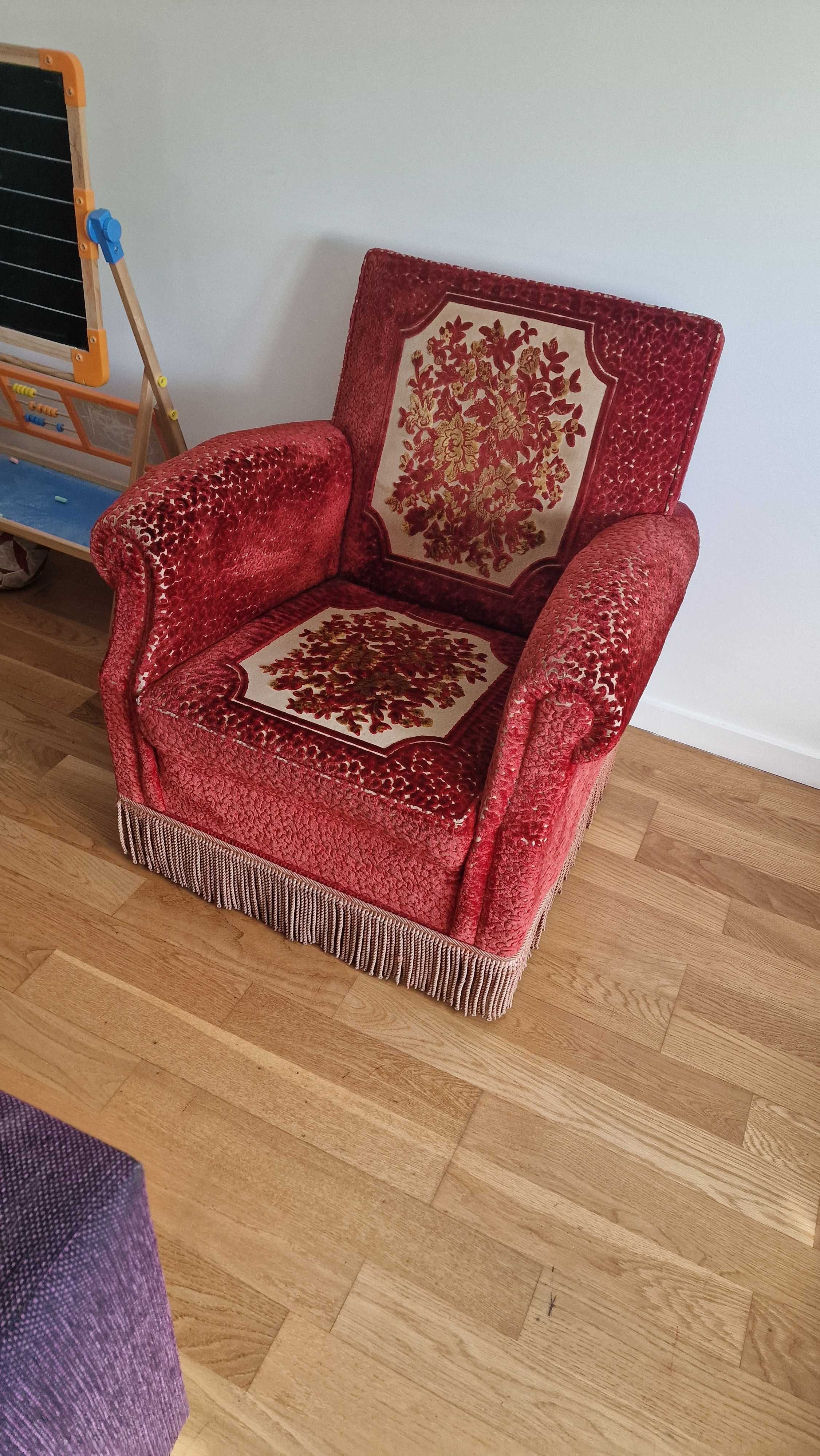 Sofá com chaise long e poltrona