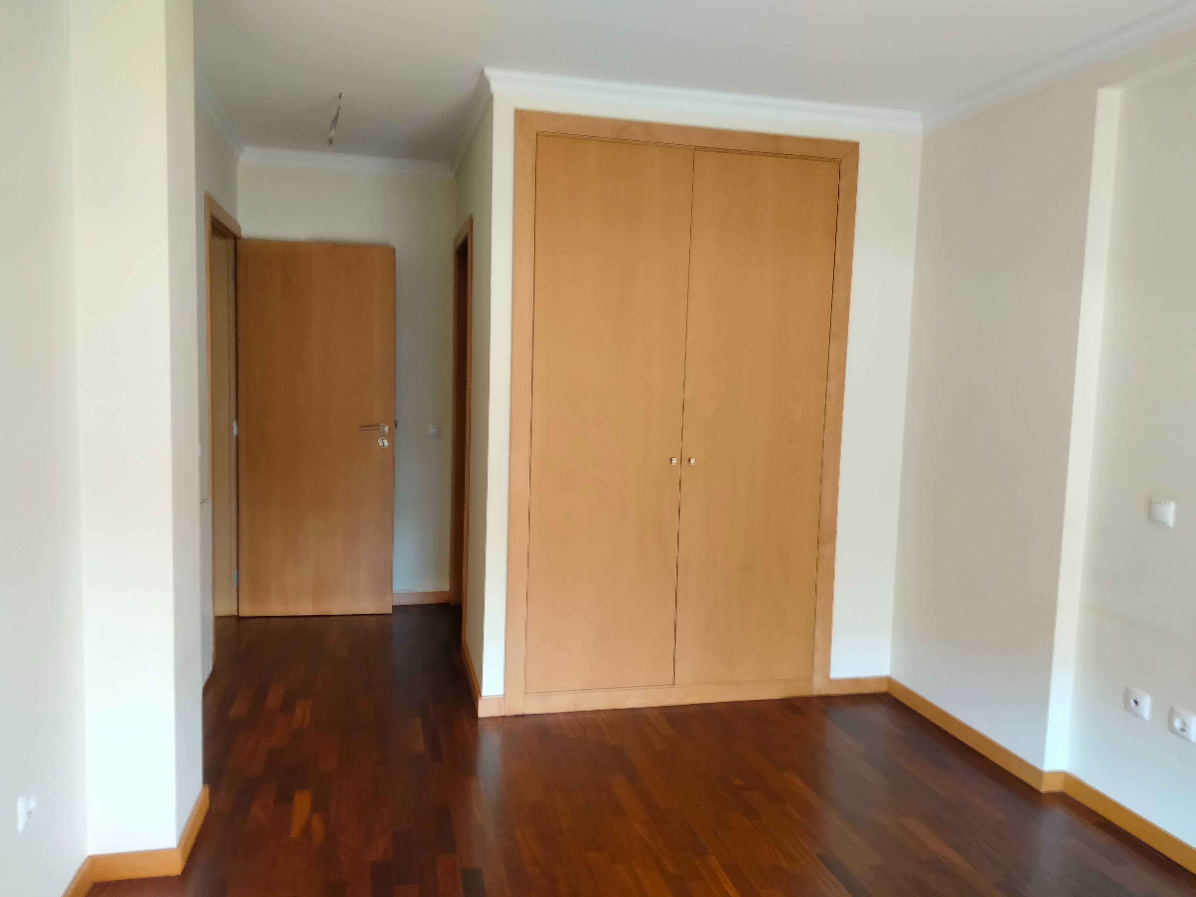 Apartamento T2  à  Giesta com lugar de Garagem e Arrumos